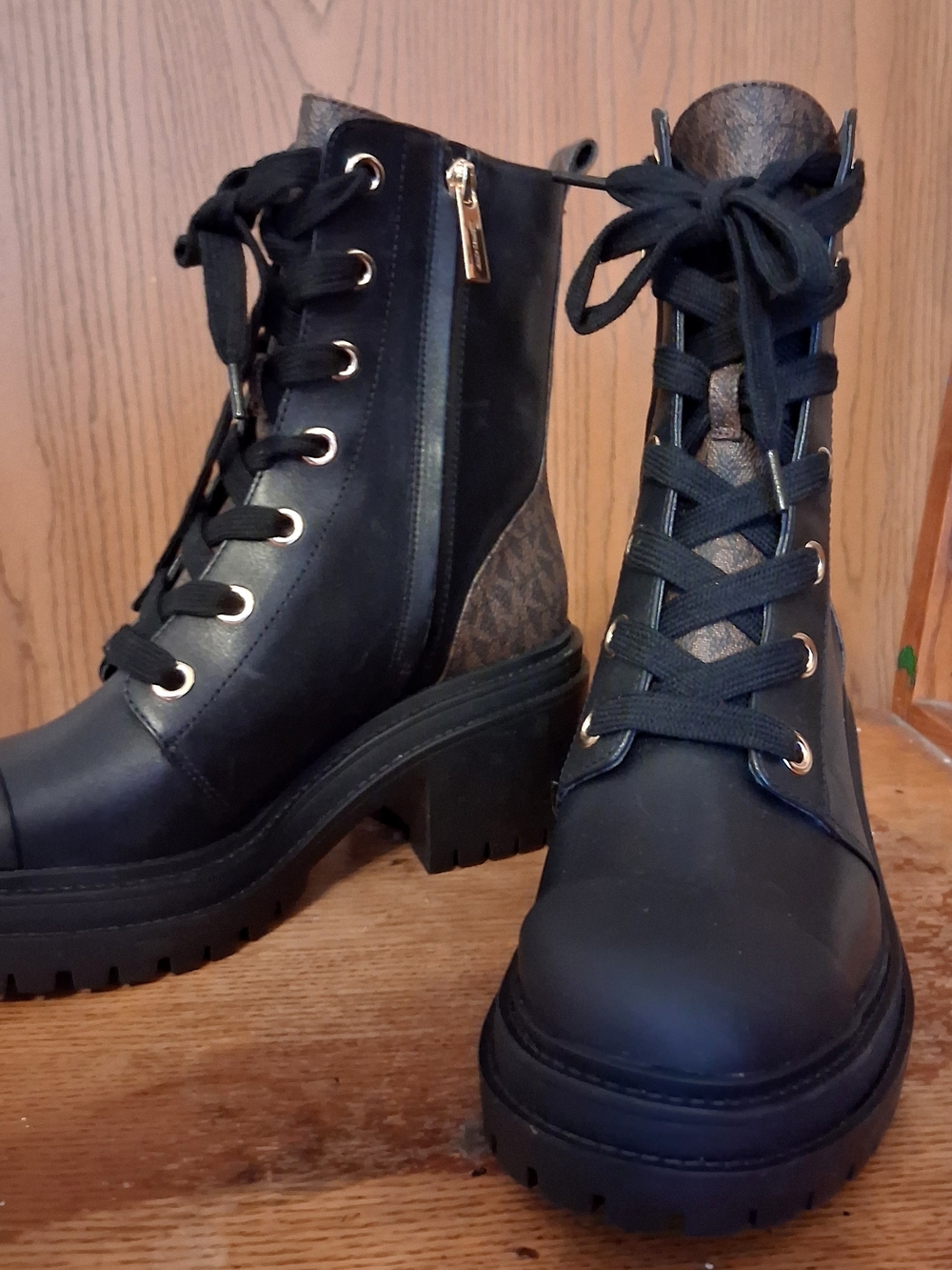 Michael Kors Black Lace-Up Platform Ankle Boots Sz 6.5 NWOT - Picture 5 of 12